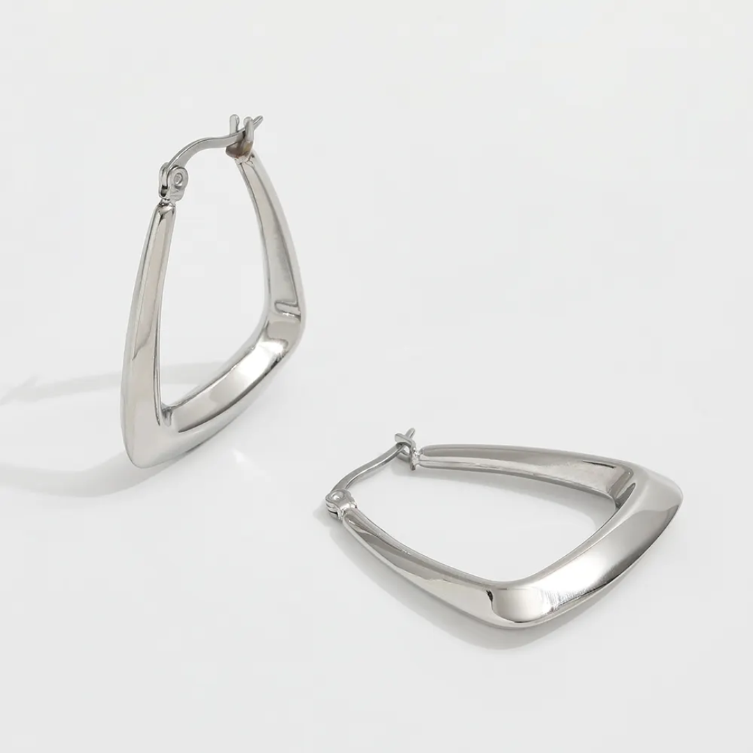 Julia Hoops