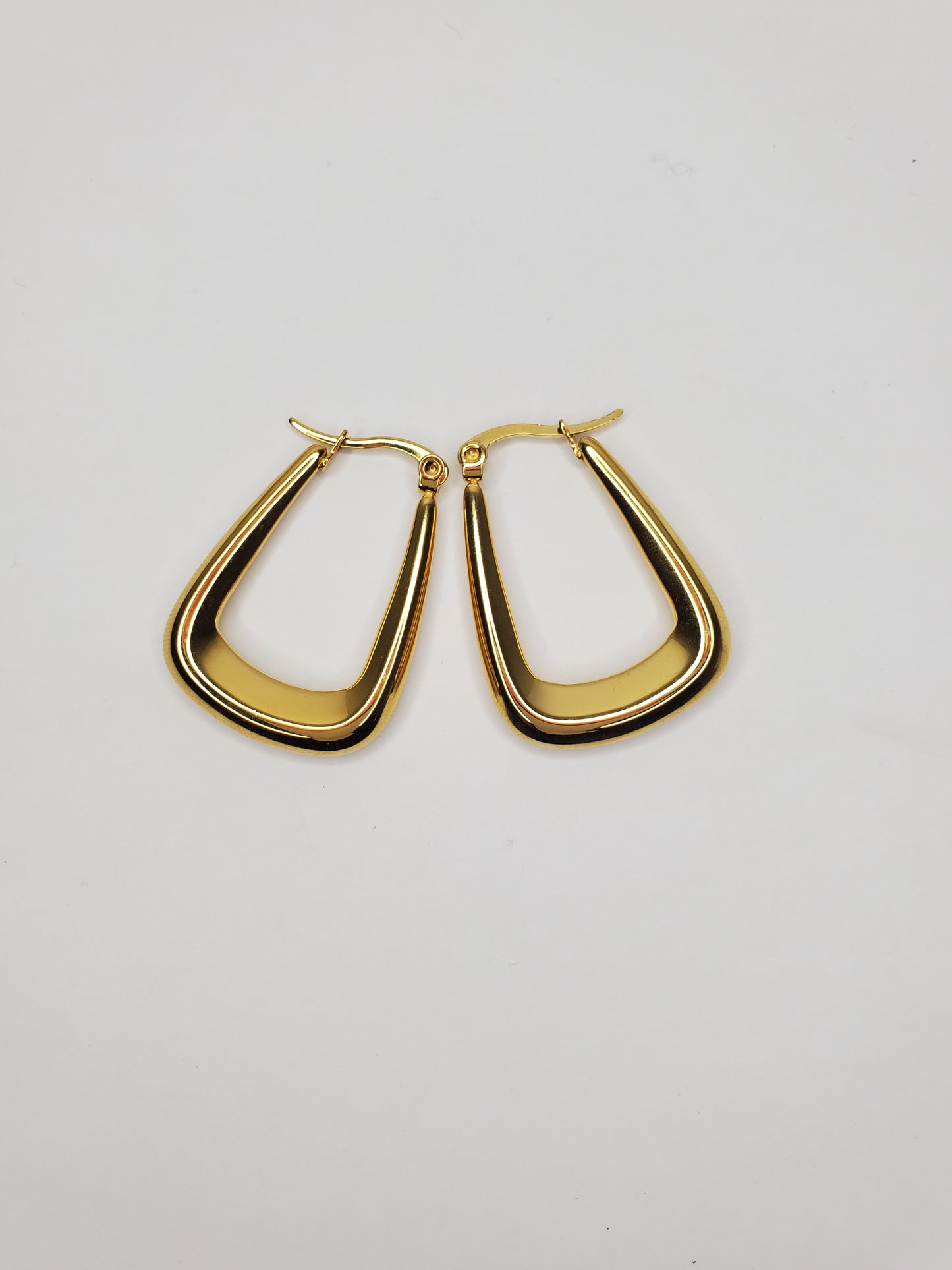 Julia Hoops